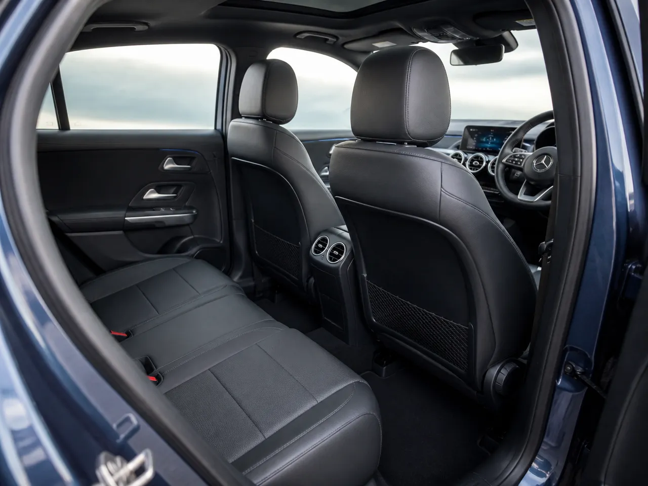 Mercedes-Benz EQA — interior