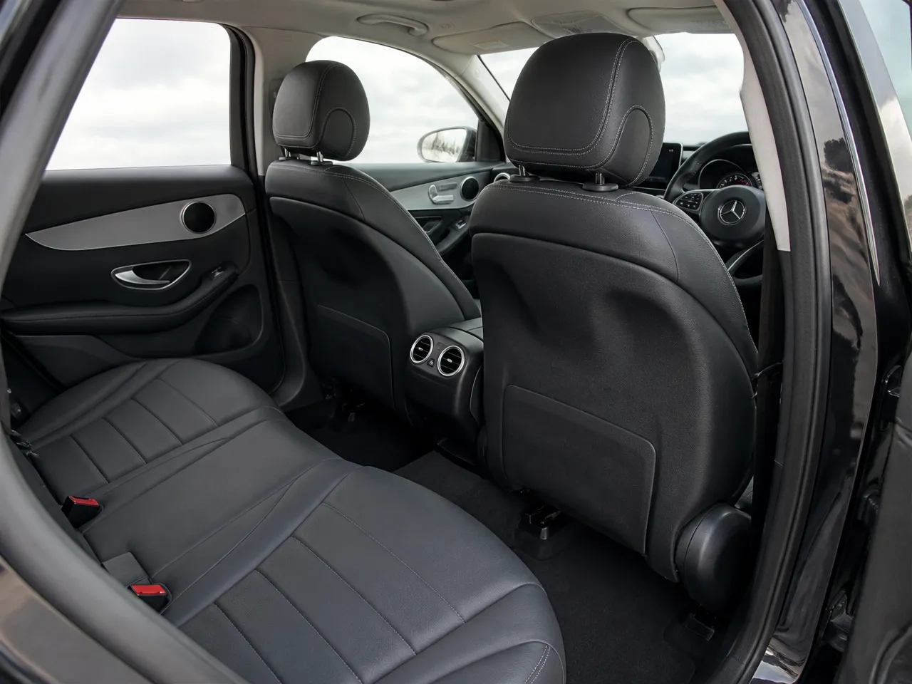 Mercedes-Benz GLC — פנים