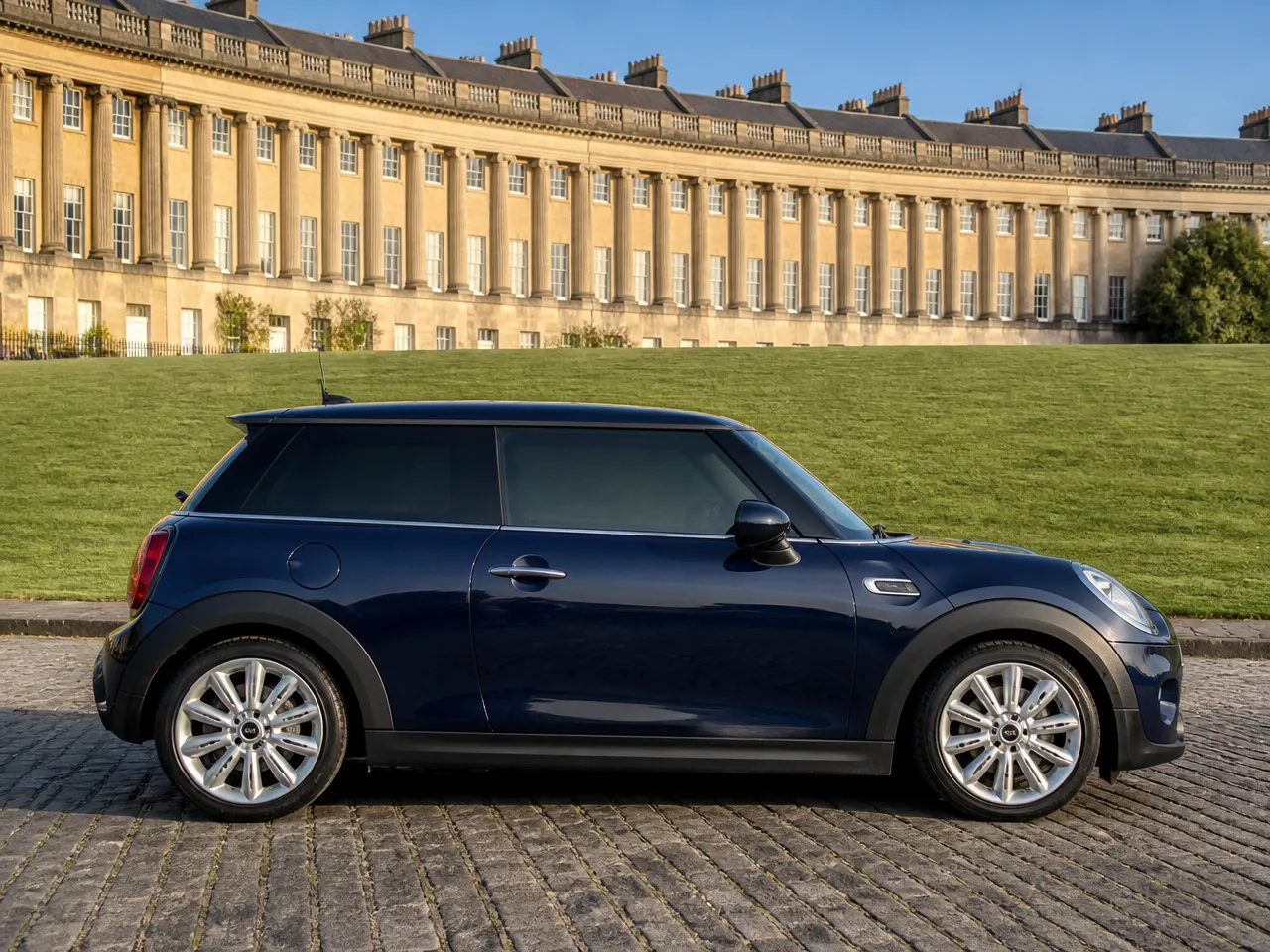 Mini Cooper — side