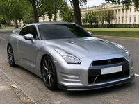 Nissan GT-R — avant