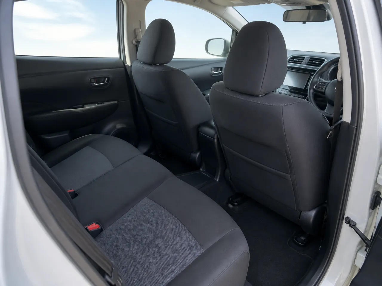 Nissan Leaf — interior