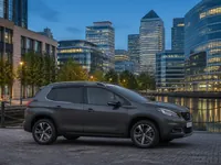 Peugeot 2008 — сбоку