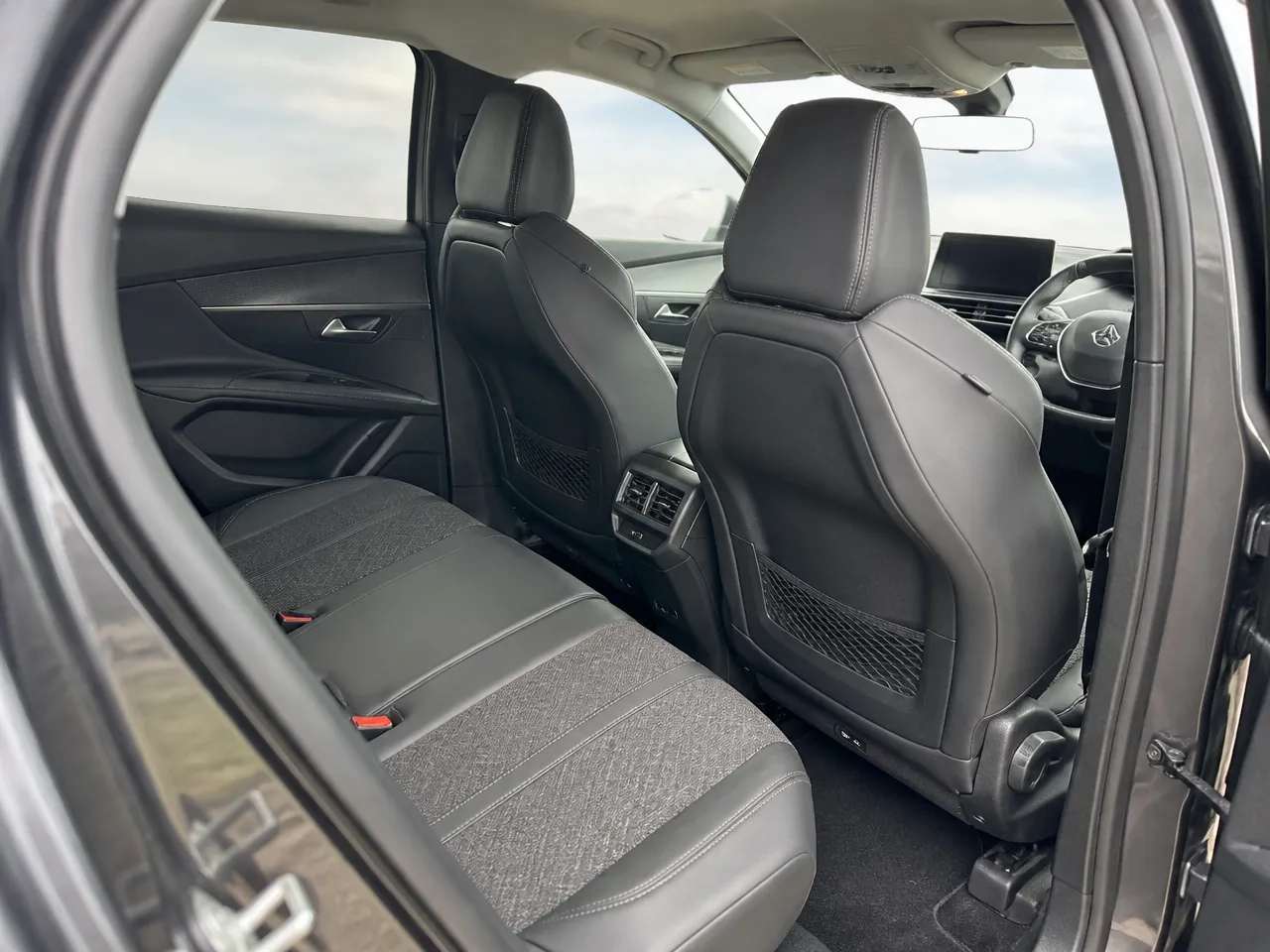 Peugeot 3008 — المقصورة الداخلية