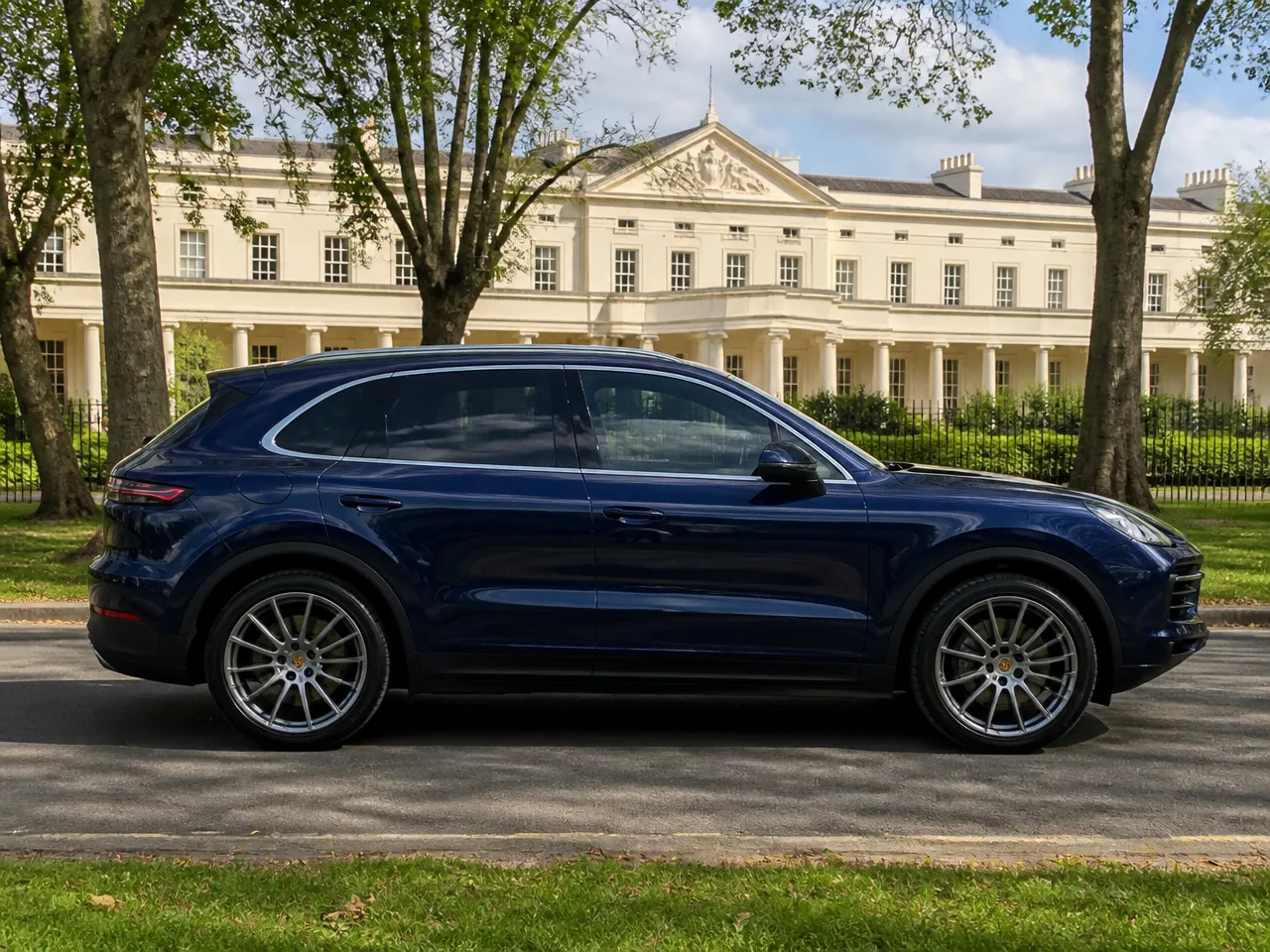 Porsche Cayenne — yan