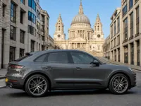 Porsche Macan — 侧面