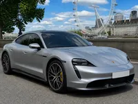 Porsche Taycan Turbo S — ön