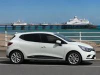 Renault Clio — 侧面