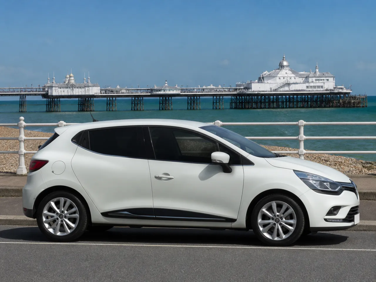 Renault Clio — 侧面