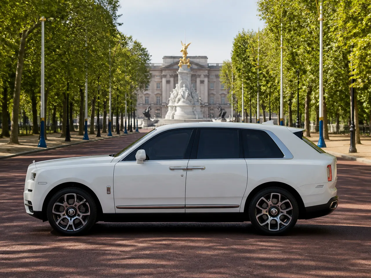 Rolls-Royce Cullinan — 侧面