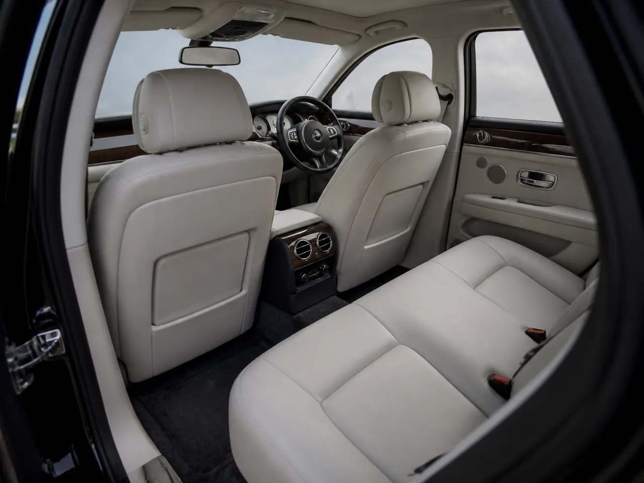 Rolls-Royce Ghost — салон