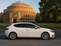 Seat Leon — 侧面