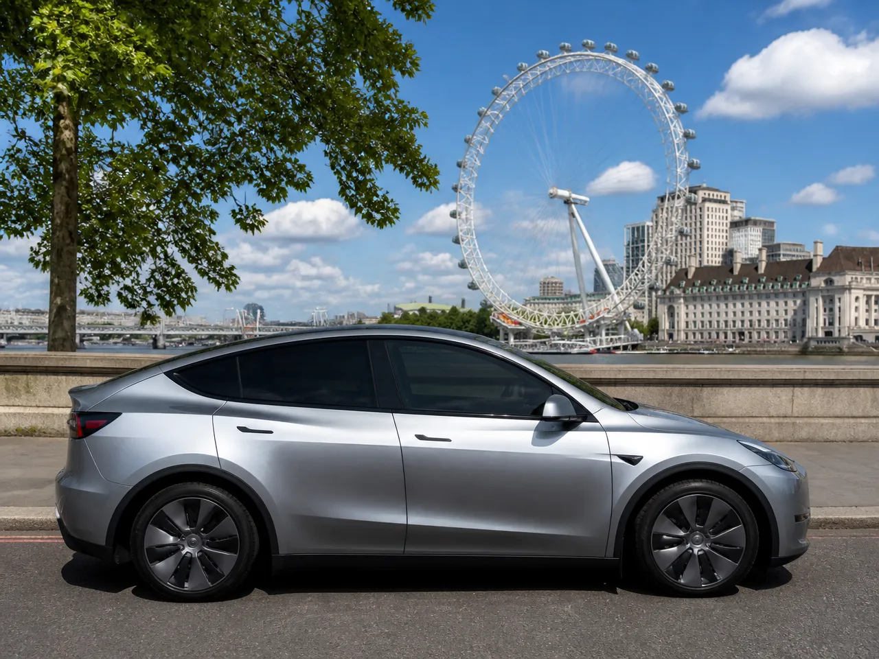 Tesla Model Y — zijkant