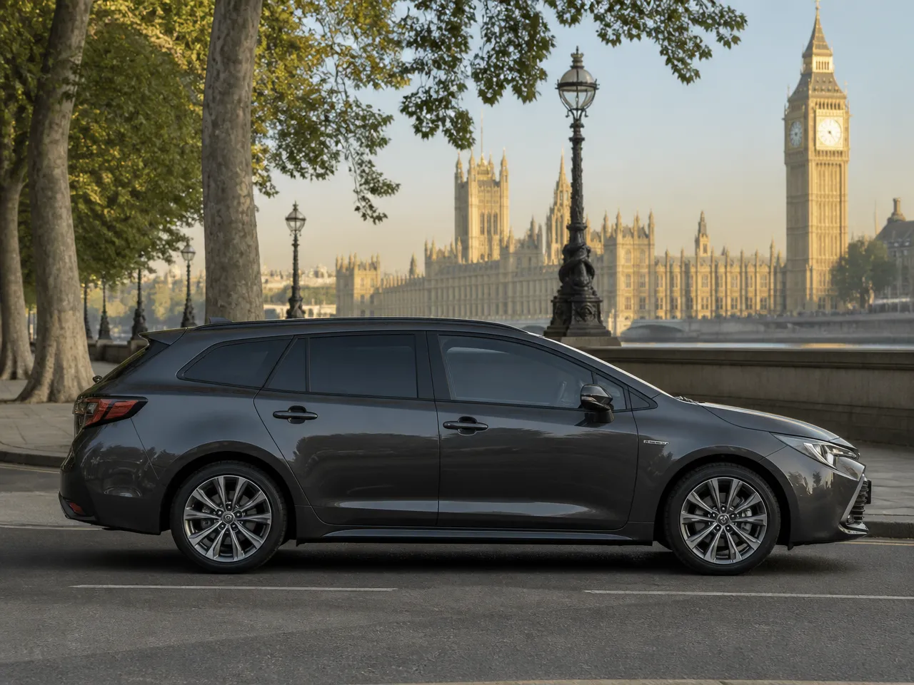Toyota Corolla Touring Sports — laterale