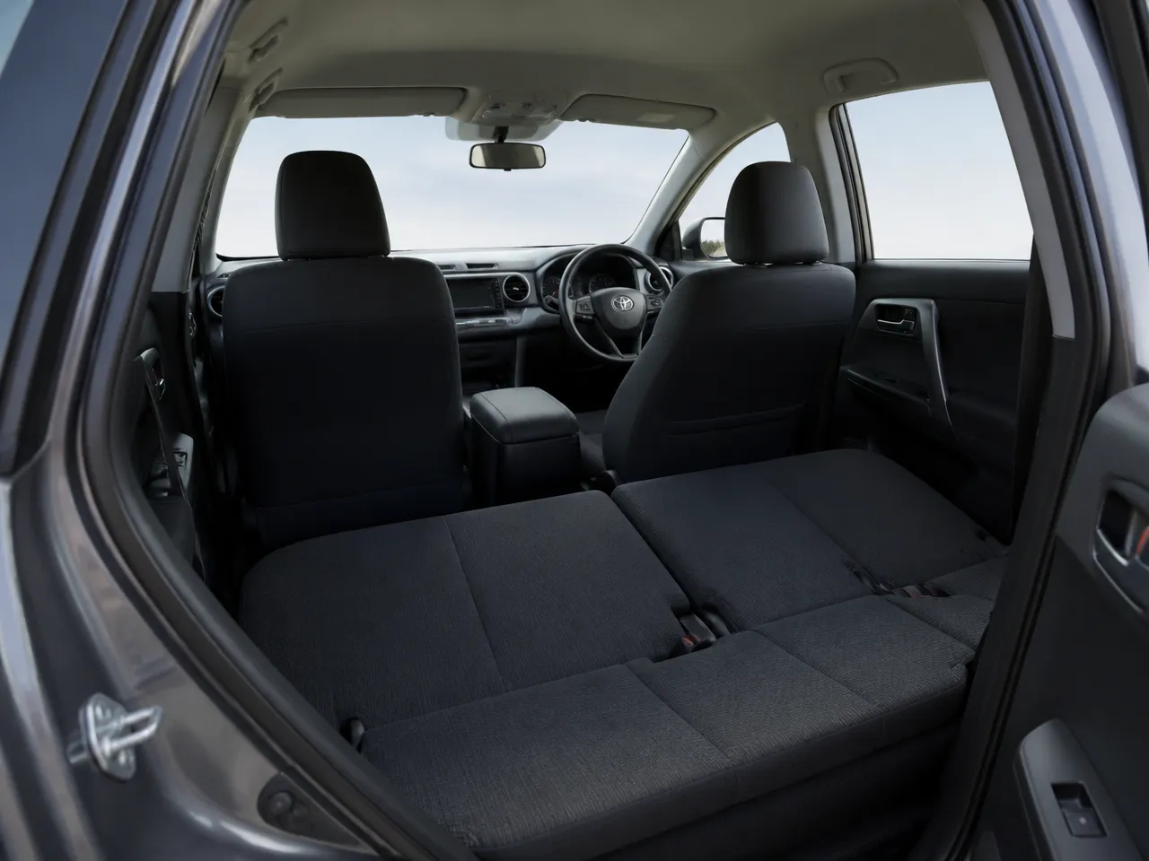Toyota RAV4 — intérieur