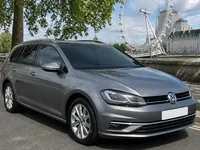 Volkswagen Golf Estate — الأمام