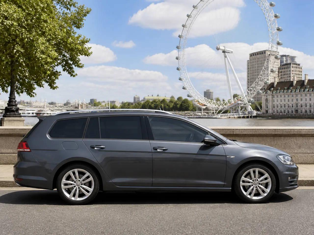Volkswagen Golf Estate — الجانب