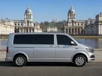 Volkswagen Transporter 9 Seater — 侧面