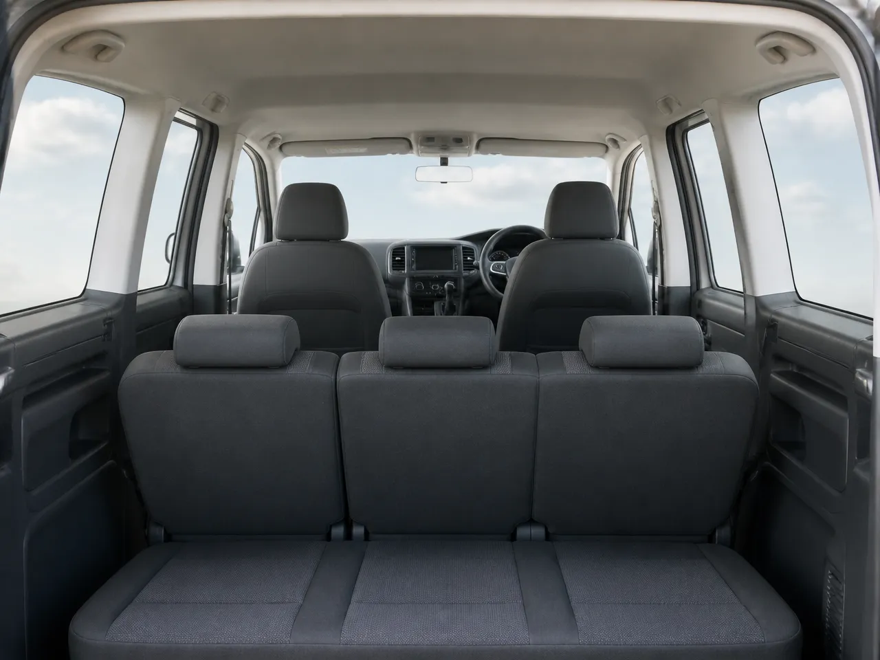 Volkswagen Transporter 9 Seater — 内饰