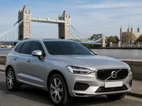 Volvo XC60 — спереди