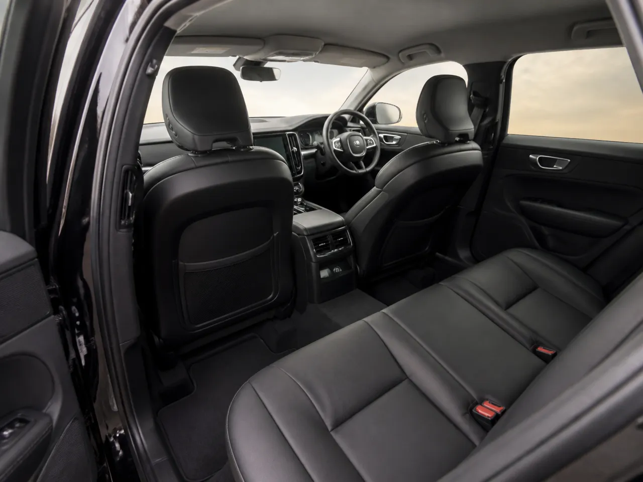 Volvo XC60 — салон