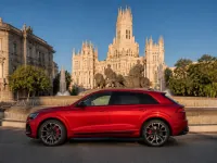 Audi Q8 — side