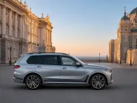 BMW X7 — seitlich