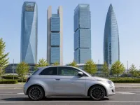 Fiat 500e — seitlich