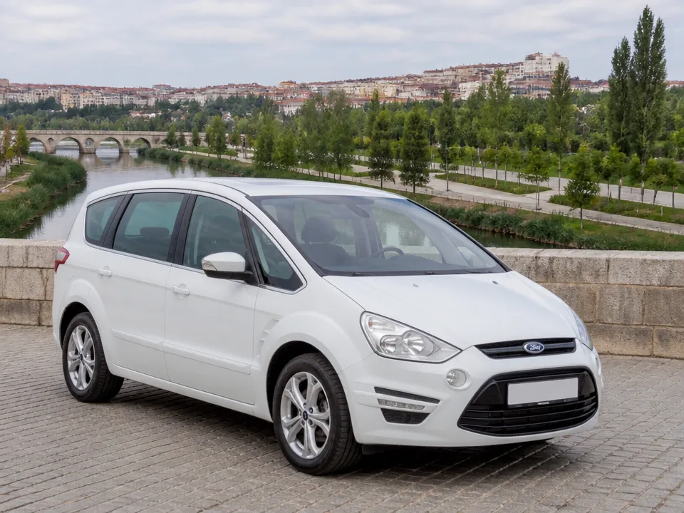 Ford S-Max — car rental in Madrid