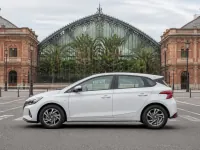 Hyundai i20 — side