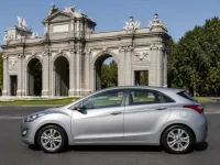 Hyundai i30 — side