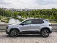 Jeep Avenger — side