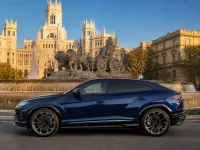 Lamborghini Urus — side