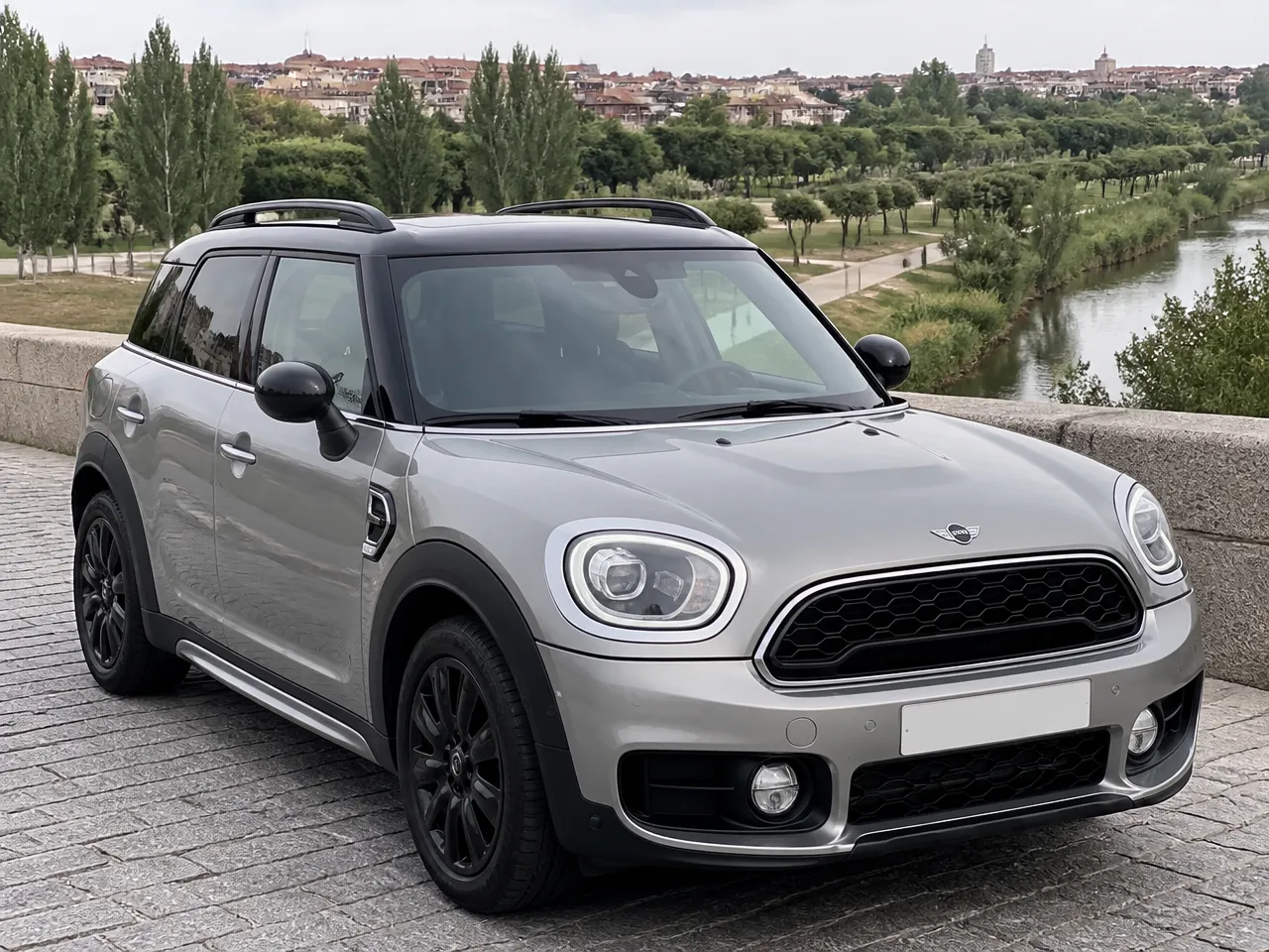 Mini Countryman — front