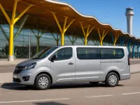 Opel Vivaro Combi — side