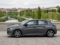 Peugeot 208 — side