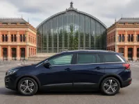 Peugeot 5008 — side