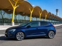 Renault Clio — side