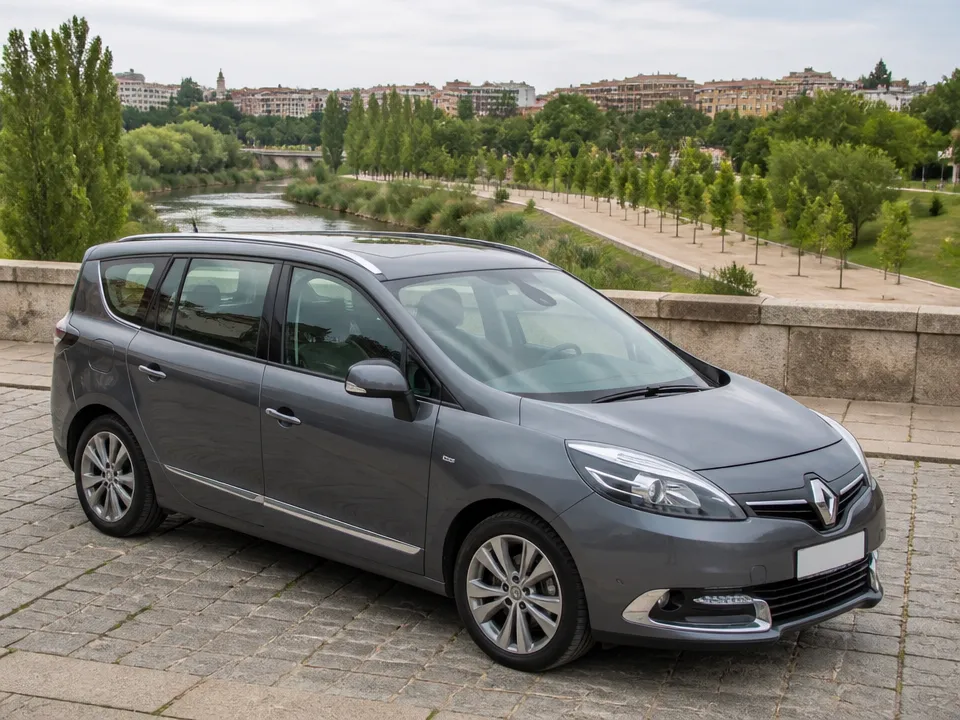 Renault Grand Scenic — car rental in Madrid