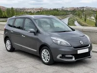 Renault Grand Scenic — 正面