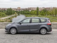 Renault Grand Scenic — 侧面