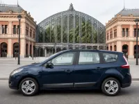 Renault Scenic — side