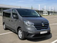 Renault Trafic Passenger — front