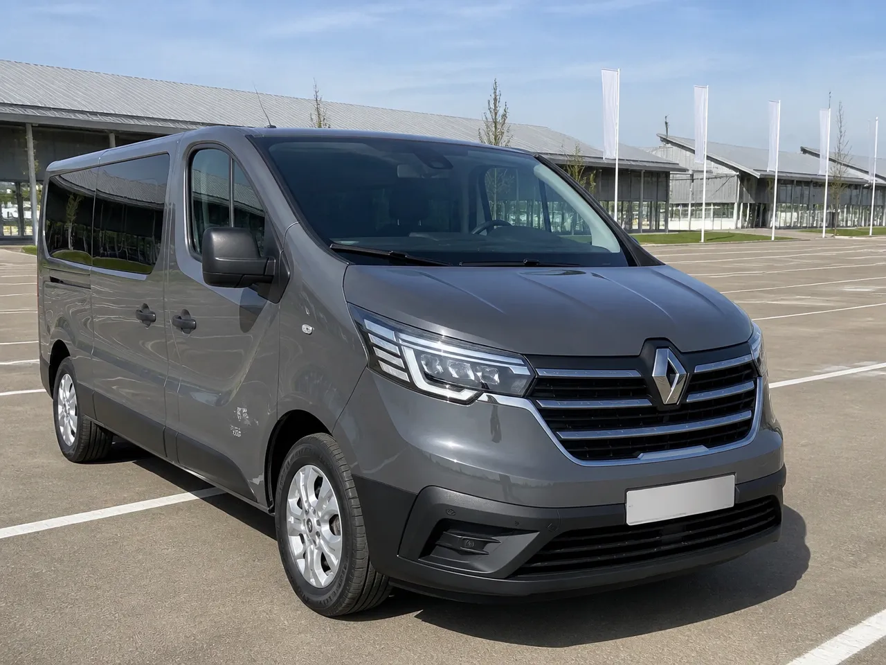 Renault Trafic Passenger — front