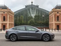 Tesla Model 3 — side