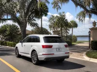 Audi Q7 — lateral