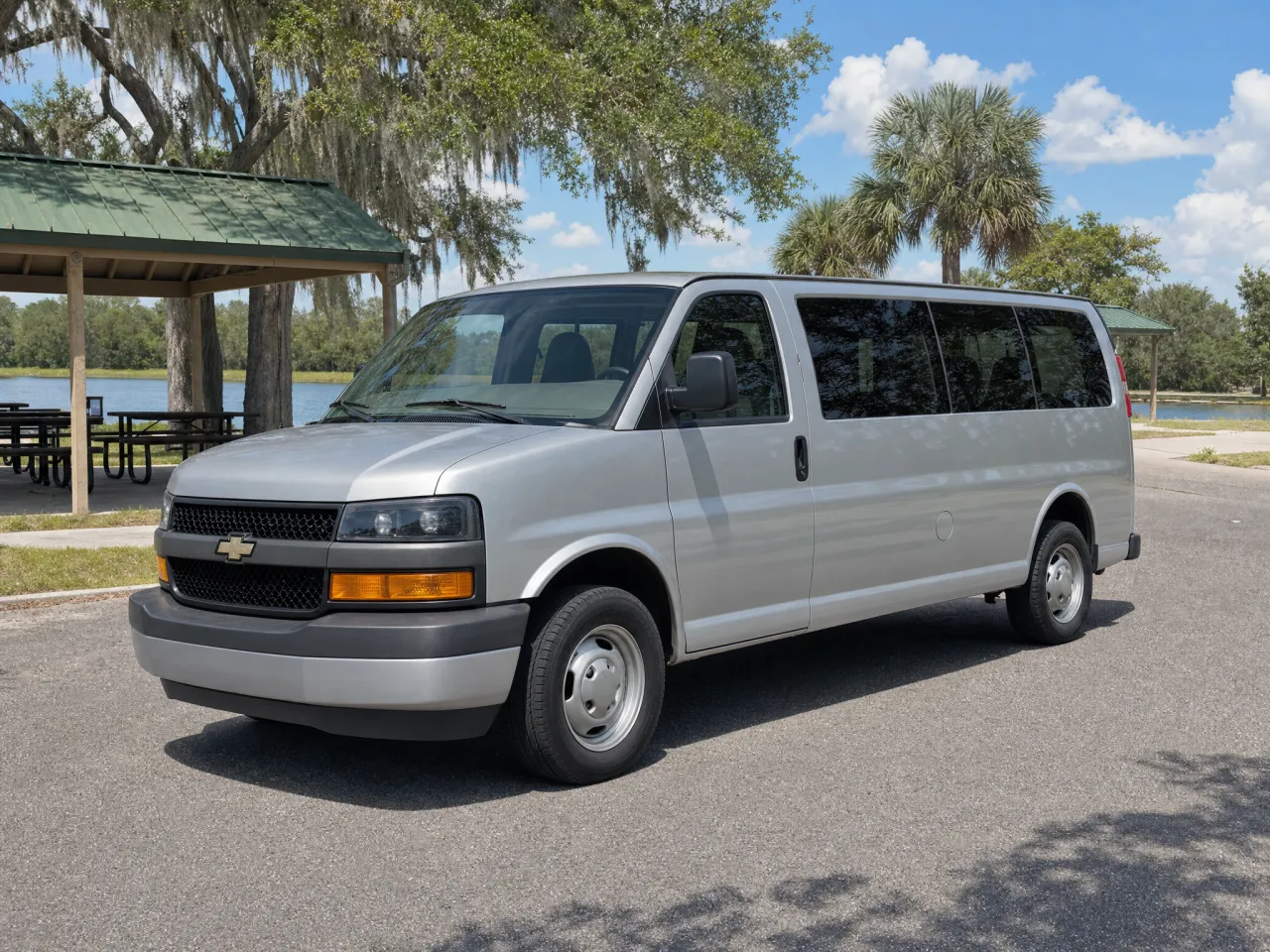 Chevrolet Express 3500 15-Passenger — front