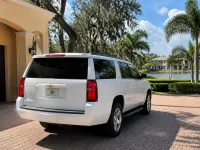 Chevrolet Suburban — lateral