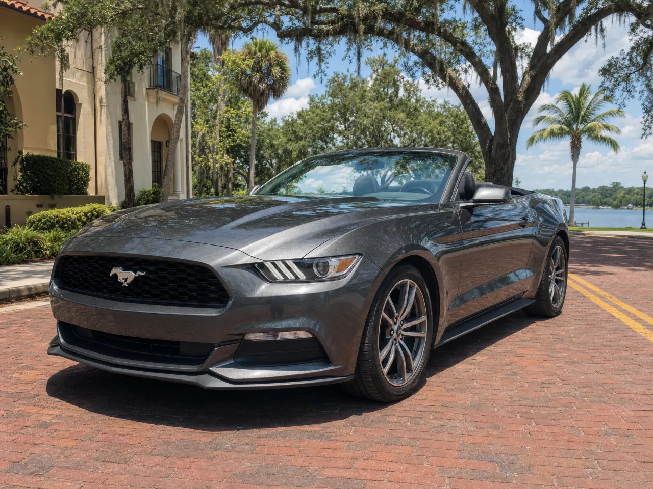 Ford Mustang Convertible — front