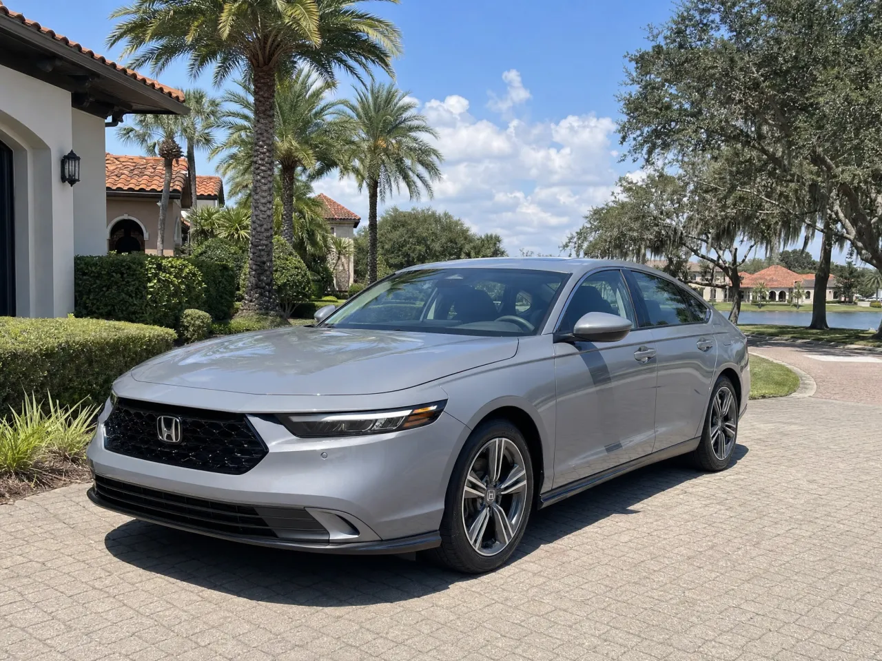 Honda Accord Hybrid — front
