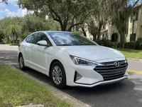 Hyundai Elantra — frontal